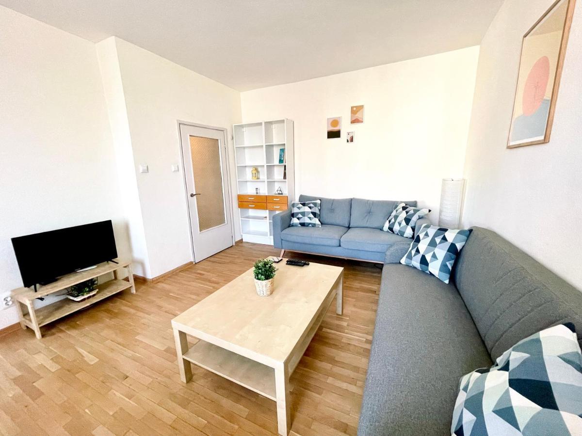 Daire 2-bdr Flat Near The Mall, Spacious & Cozy By Flat Mаnager